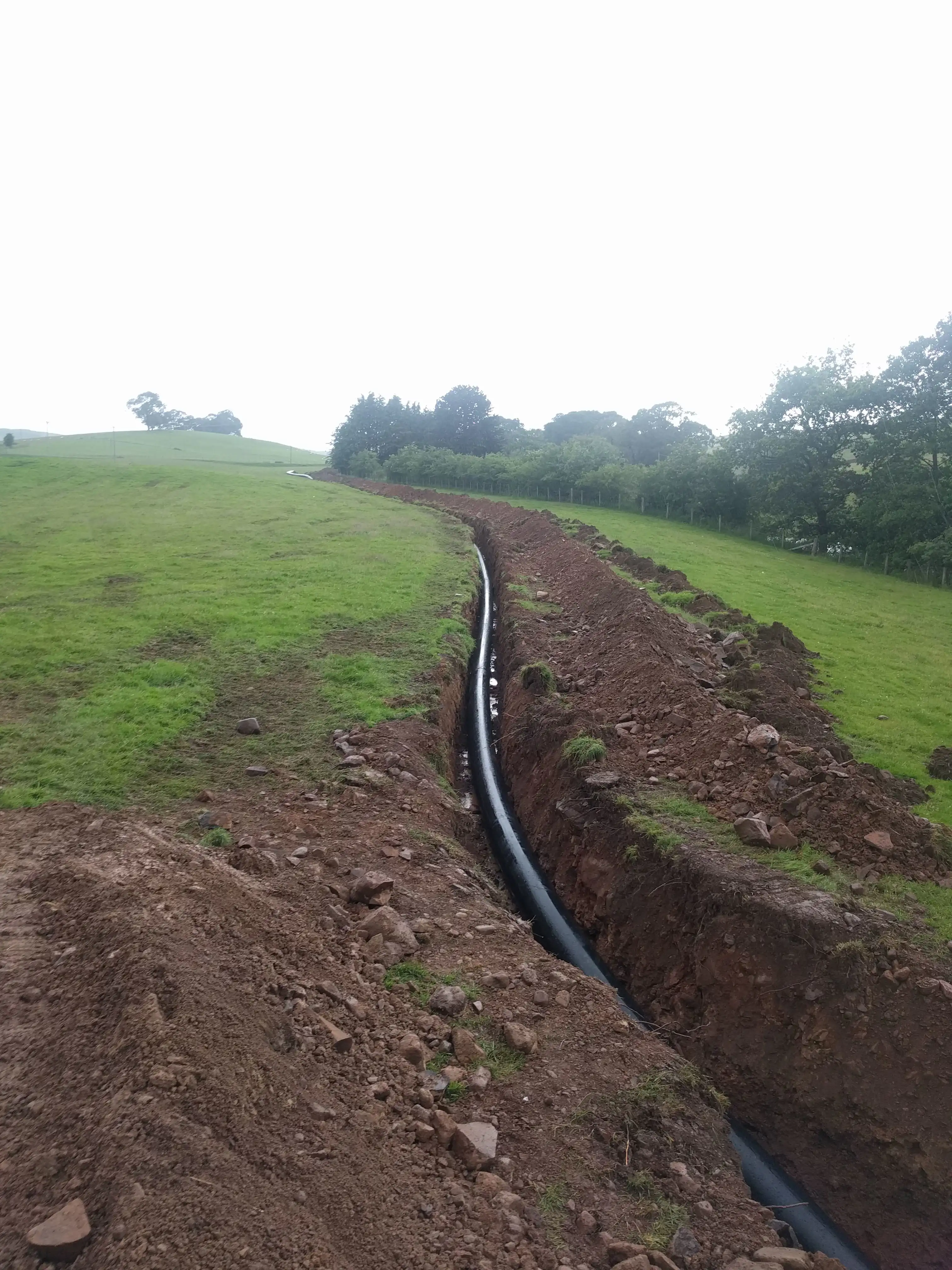 2-pipe-being-laid-in-fields.jpg