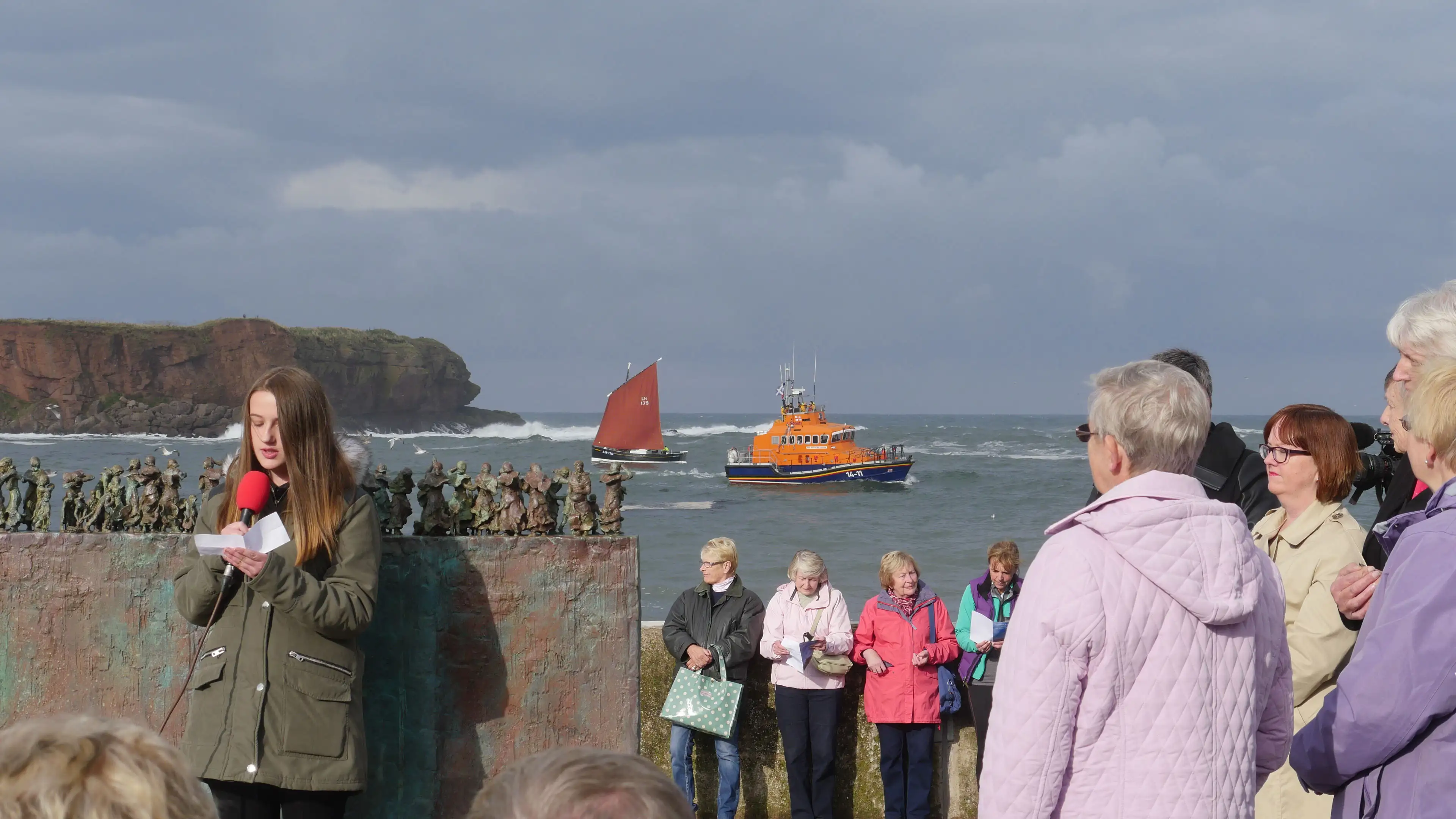 widows---bairns-sculpture--eyemouth--berwickshire-4-with-descendents--the-good-hope-and-the-lifeboat.jpg